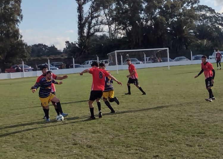 Quilmes goleó en el Complejo a un rival directo en la Permanencia