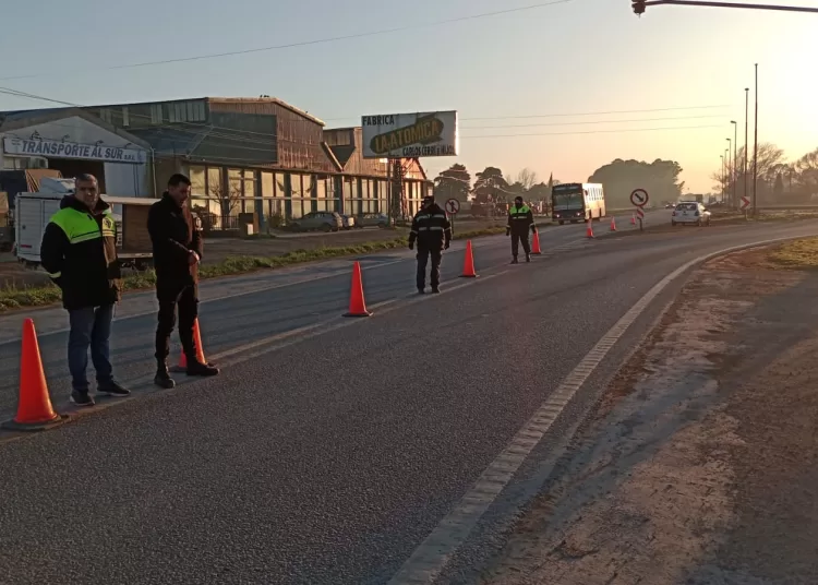 Piden circular con precaución en 3 y 228 por recambio de luminarias