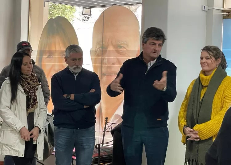 Neumann, precandidata a senadora seccional, visito el bunker de La Fuerza del Cambio