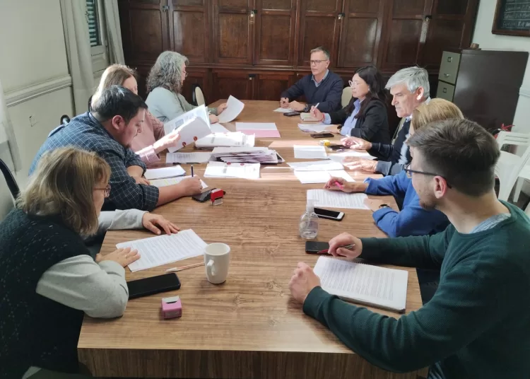 Dudan sobre la provisión de servicios para un barrio de Claromecó