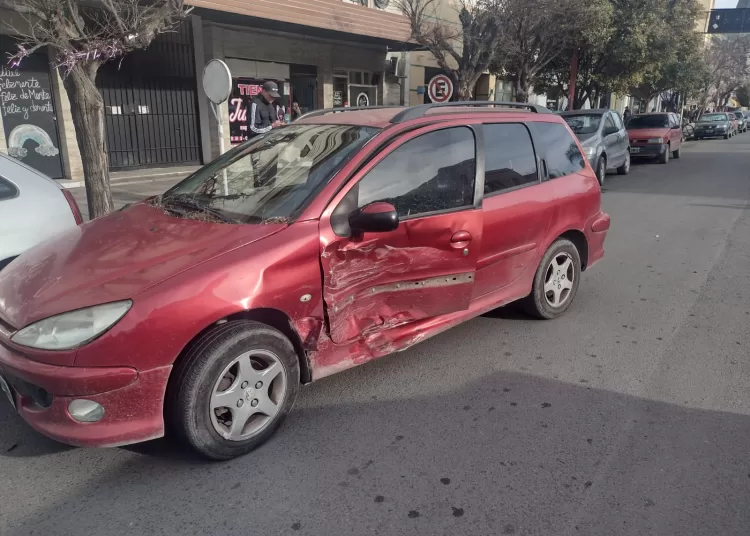 Triple choque y daños en Moreno y 9 de Julio