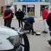 Chocó, se lastimó y partió la moto en Olavarría y Belgrano