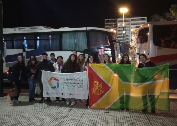 Estudiantes y docentes de Tres Arroyos participan en Feria Regional de Educación