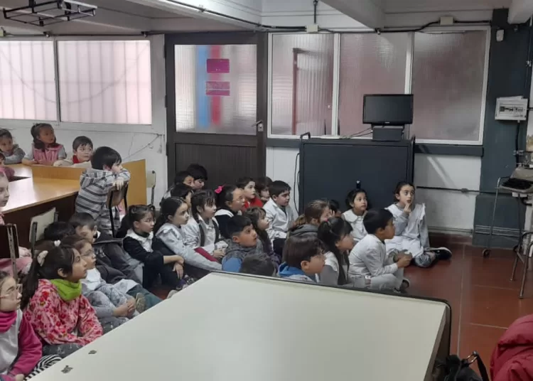 Enseñanzas viales: precaución y diversión para los pequeños