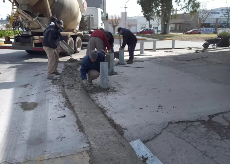 Trabajos en la rotonda de Av. Libertad y Av. Moreno