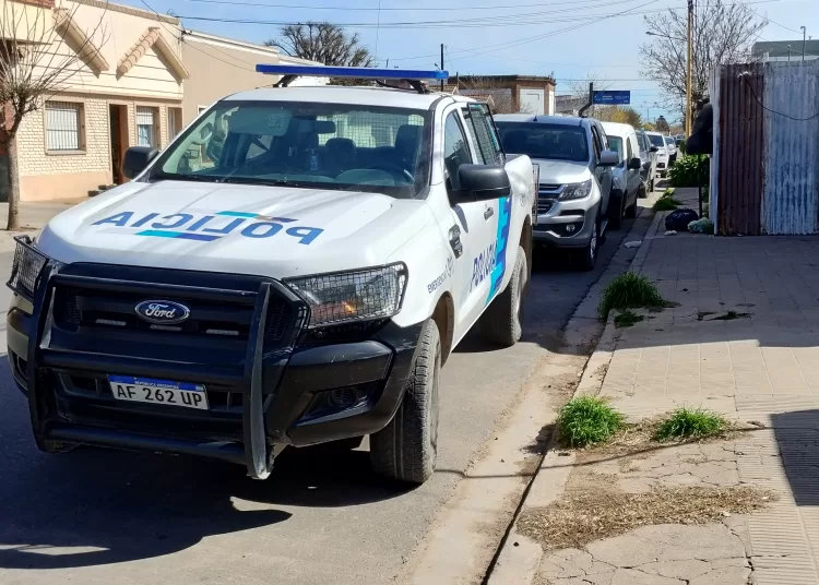 Investigan las causas de deceso de un hombre en la segunda cuadra de Solís