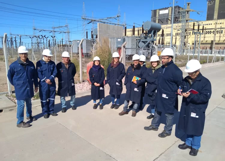 Visita de estudiantes de la Tecnicatura Universitaria en Energías Renovables y Convencionales a la empresa Pampa Energía de Bahía Blanca