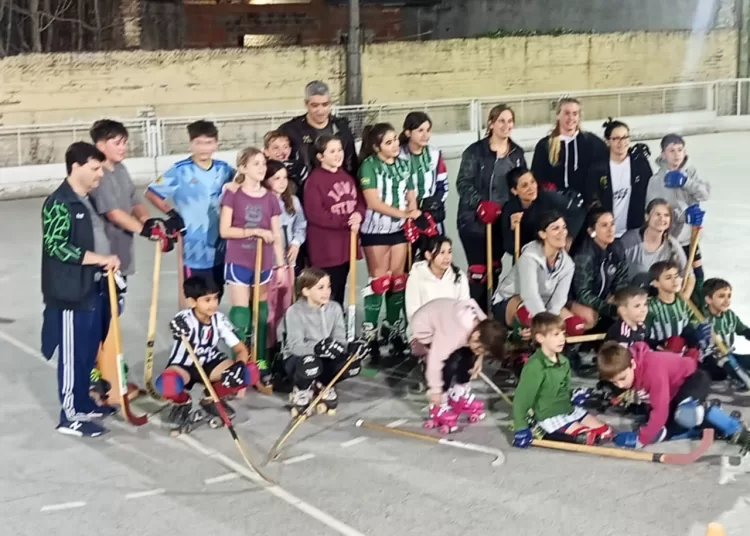 Desborde de alegría en el hockey sobre patines del Municipal al celebrarse el Día de la Niñez