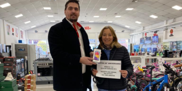 Casa Silvia entregó varios premios en la sucursal local