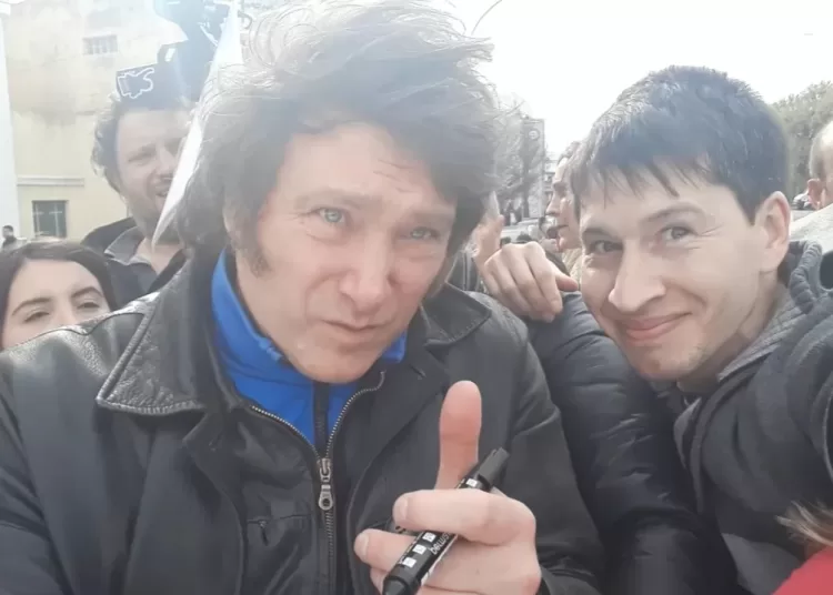 Milei encabezó una caravana en Bahía Blanca junto a Argüello y Píparo