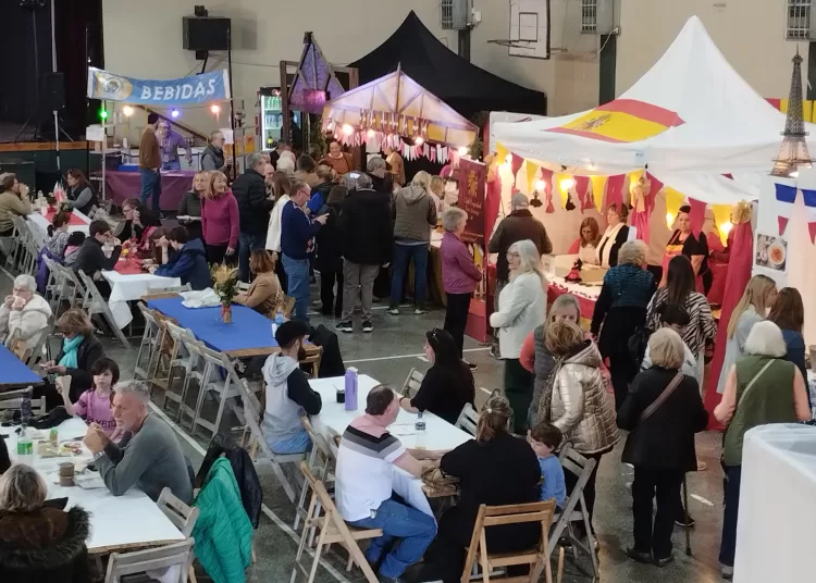 Con los sabores y aromas del mundo, ofrecieron la Feria de Colectividades en la Técnica