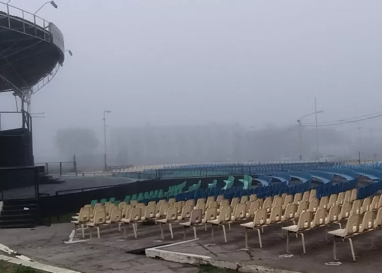 La neblina cubrió la ciudad y redujo al mínimo la visibilidad