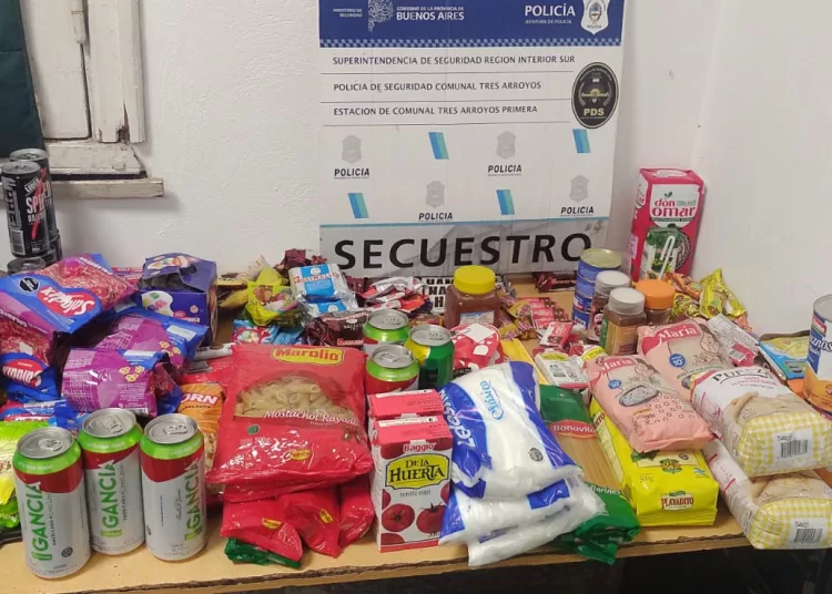 Forzaron la puerta de una verdulería y robaron comida, que dejaron abandonada tras huir
