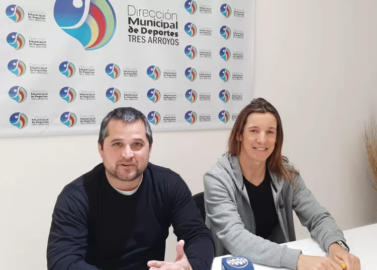 La triatleta Lucia Dibbern ofreció una conferencia de prensa