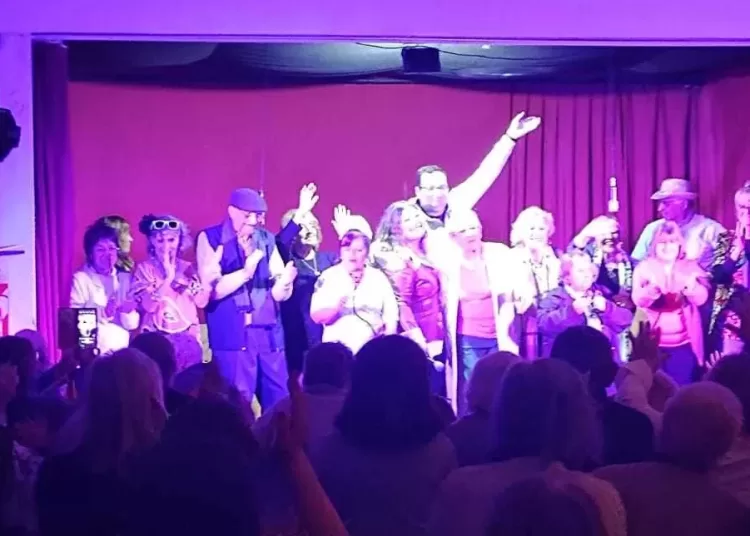 El grupo de radioteatro «Varieté» se presentó en La Estación