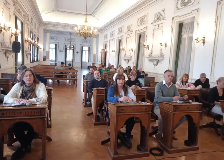 La campaña se coló en la sesión: casi sin proyectos tratados, la oposición le arrojó dardos al oficialismo