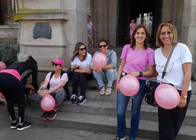 Exitosa caminata rosa: Conmemoración al día internacional del cáncer de mama