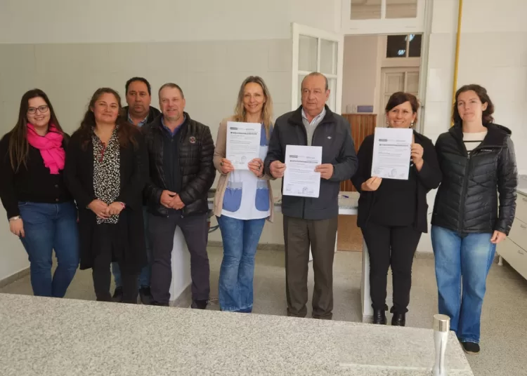 Visita del intendente al nuevo laboratorio de Ciencias Naturales de la EP 22 y EES №11 de San Francisco de Bellocq