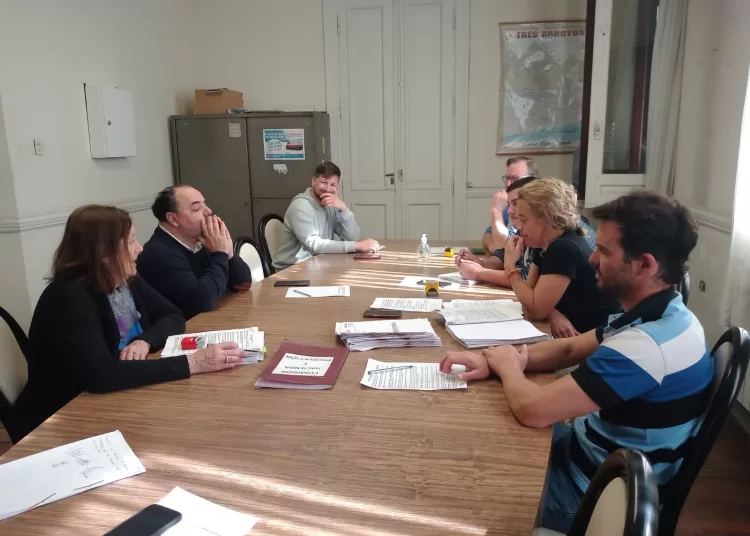 Ultiman detalles de la cesión de lotes para el nuevo club de Reta