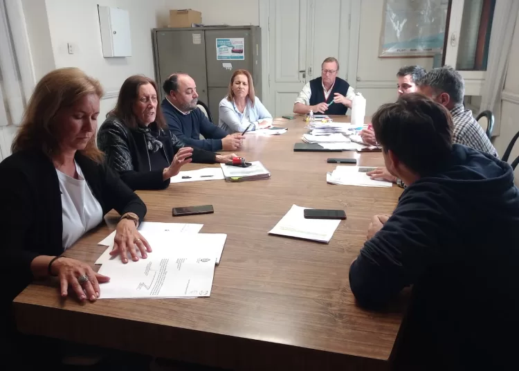 Analizan el proyecto de reubicación del CAPS 25 de Mayo