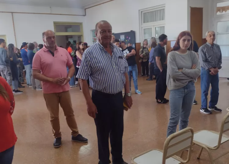 Votó Sánchez y planteó «un dejo de tristeza» por su última elección como jefe comunal