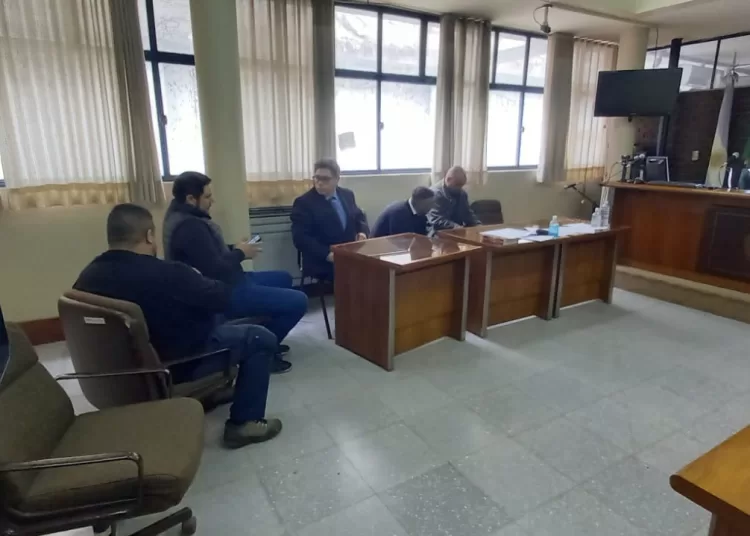 Condenaron a los cinco policías acusados de truchar títulos secundarios