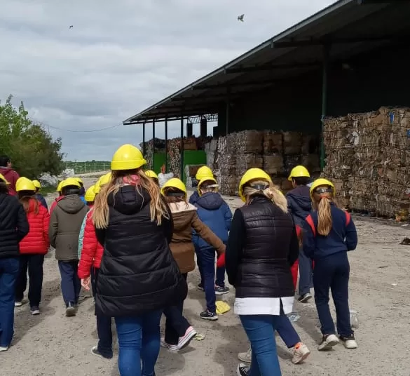 Alumnos encabezaron una visita educativa a la Planta de Tratamiento de Residuos