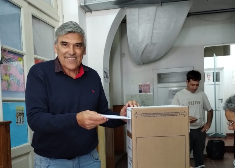 Votó Ávila en Claromecó y por la tarde arribará al bunker partidario