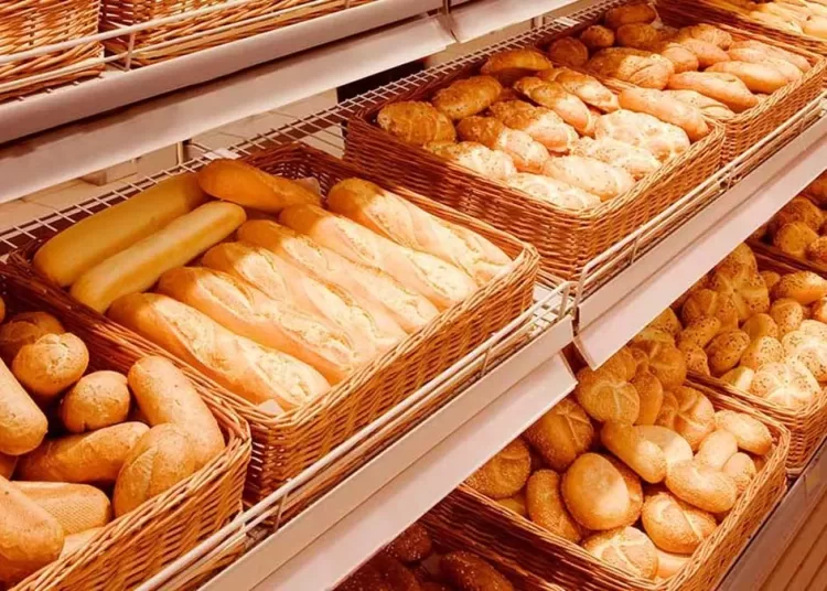 El kilo, un hornero: por la suba del trigo, el pan comenzó a venderse a $1 mil en la ciudad