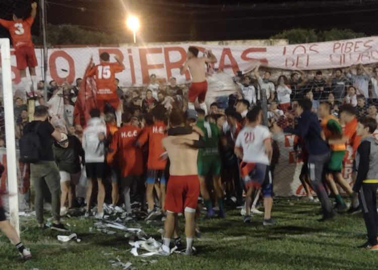 Ciclista inscribió su nombre en el firmamento futbolero