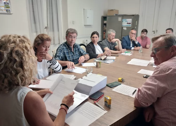 Aún sin contrapropuestas, no descartan aprobar el Presupuesto 2024 antes del recambio de autoridades