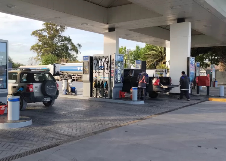 Volvieron a subir las naftas por segunda vez en el mes: el litro, a $380 en la ciudad