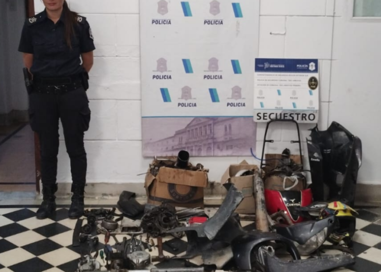 Allanaron una vivienda en Villa Italia y recuperaron dos motos y repuestos robados