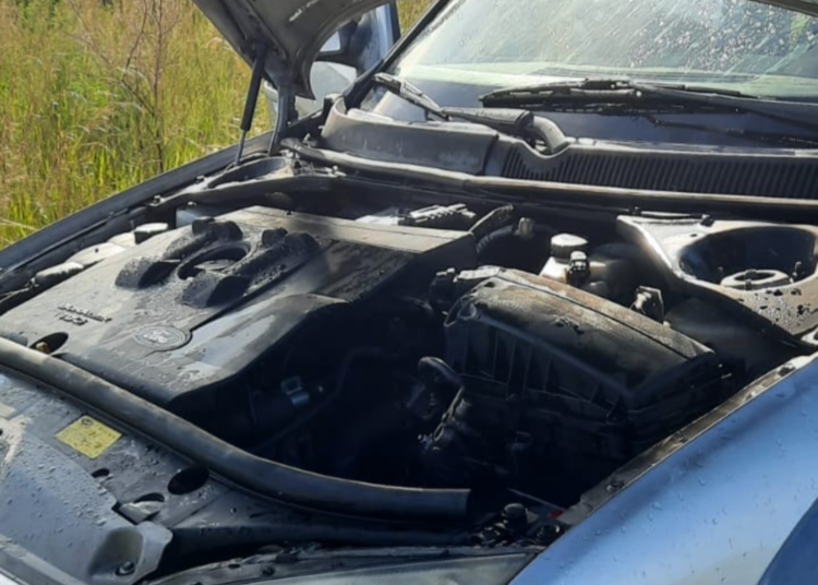 Bellocq: sofocaron incendio de un auto cerca de la rotonda