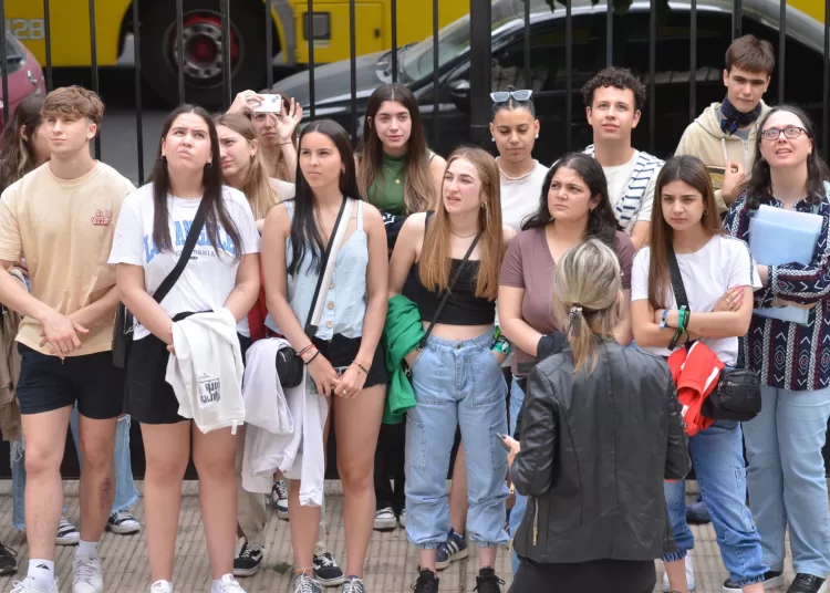 Ganadores del Concejo Estudiantil visitan La Plata y efectúan recorridos