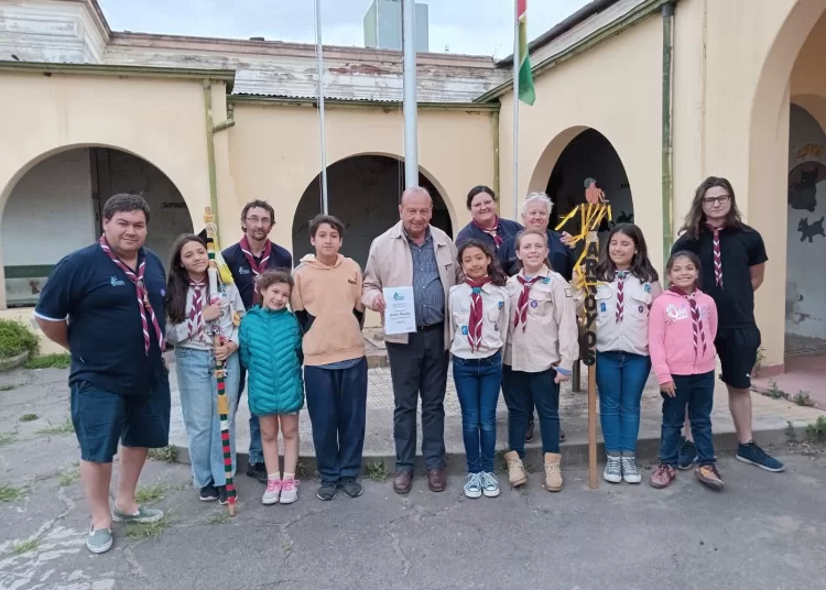 El Grupo Scout Santa Coloma reconoce el trabajo conjunto con Sánchez