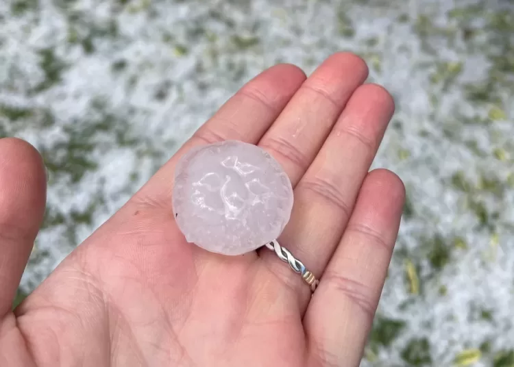 El clima, como el país: granizo, lluvia intensa y anegamientos en la ciudad