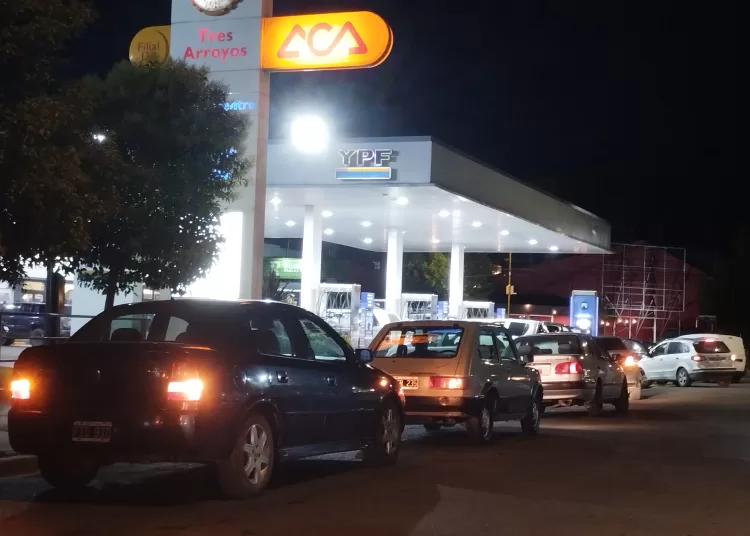 A dos días de asumir el nuevo Gobierno, la nafta aumentó hasta el 30% y el litro se acerca a los $500