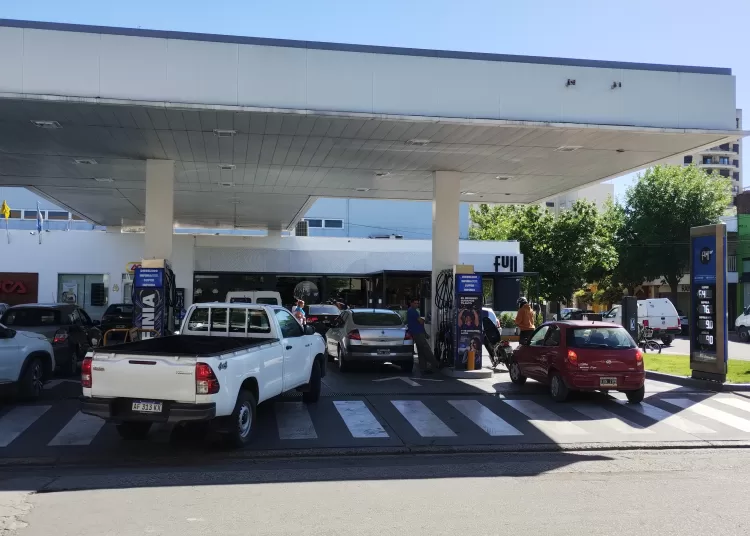 YPF se sumó a la suba y la súper cotiza a casi $650 el litro
