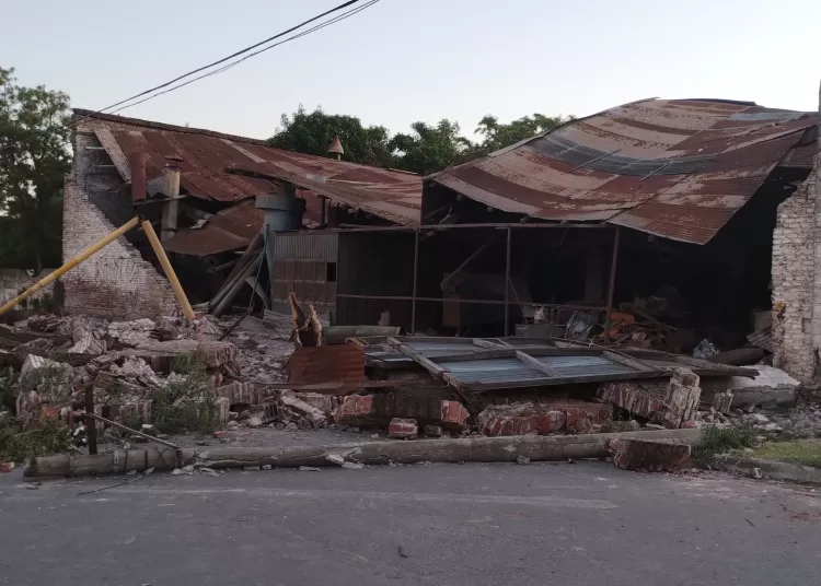 Gracias a un aportante anónimo, donaron más de $4 millones en materiales a dos familias afectadas por el devastador temporal