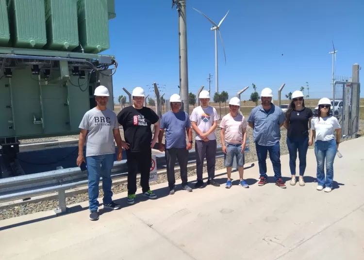 Estudiantes de Energías Renovables visitaron campos eólicos cerca de Bahía Blanca