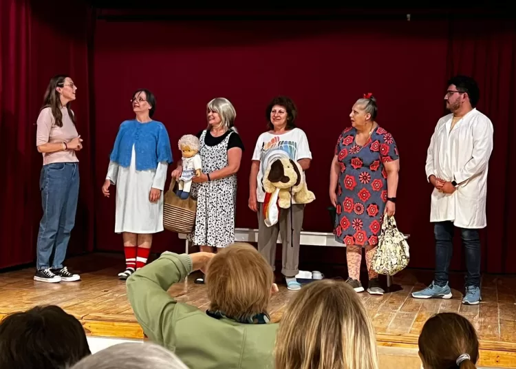 Presentaron la obra «Acuerdo para cambiar de casa» en La Estación