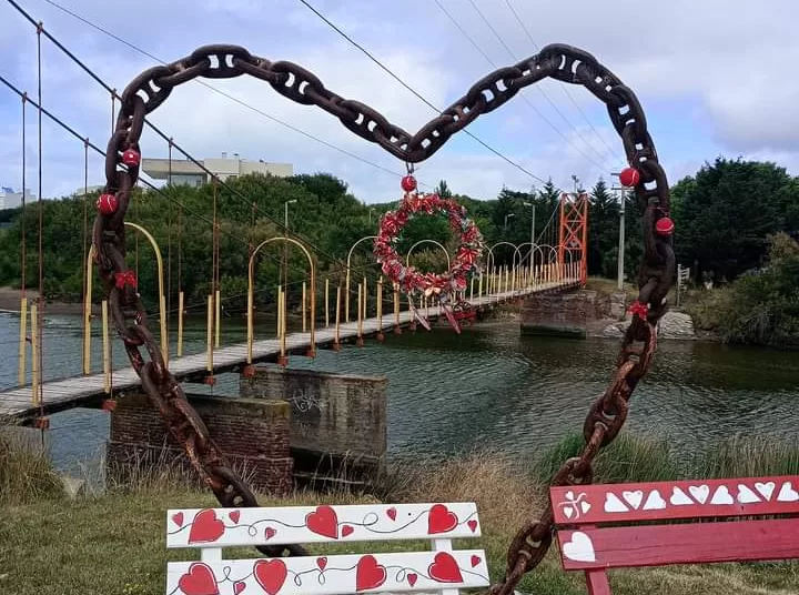 Daños en el llamado «Puente del amor»