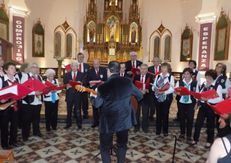 El Coro Buenos Amigos despedirá el año este domingo con su tradicional Coral Navideña