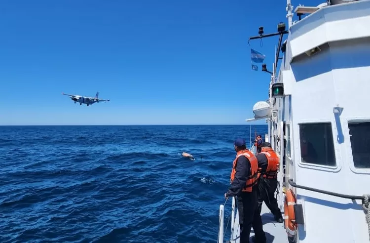 Hallaron un kayak sin tripulante a 35 kilómetros de la costa