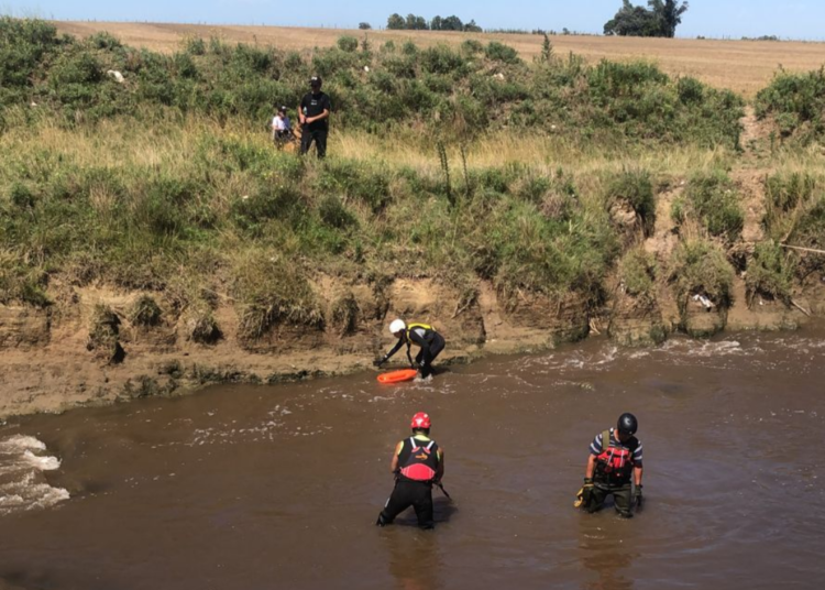 Piden no interferir con la búsqueda del menor caído al arroyo y cierran el espacio aéreo para trabajar con drones