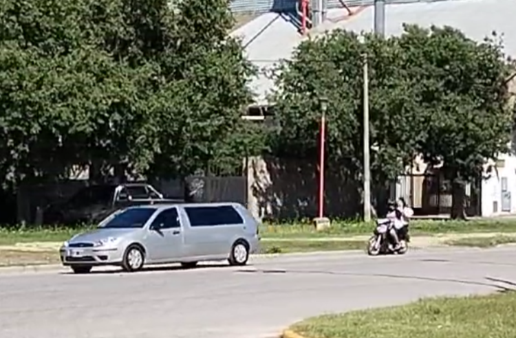 Emotiva despedida y masivo acompañamiento a Agustín Menna (video)