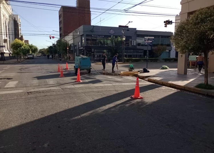 Piden circular con precaución por obra de gas en el centro
