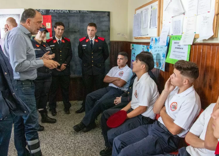 Con homenaje a los caídos, Bomberos Voluntarios celebraron su 69° aniversario