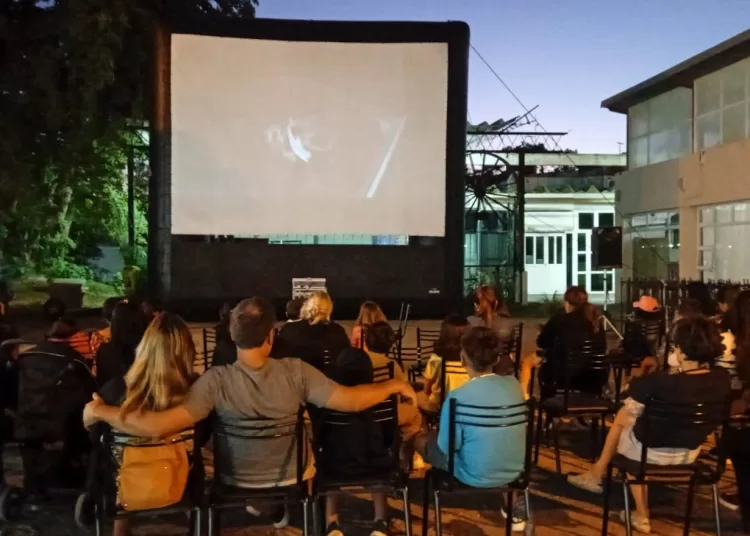 El CineMóvil se hizo presente en los balnearios